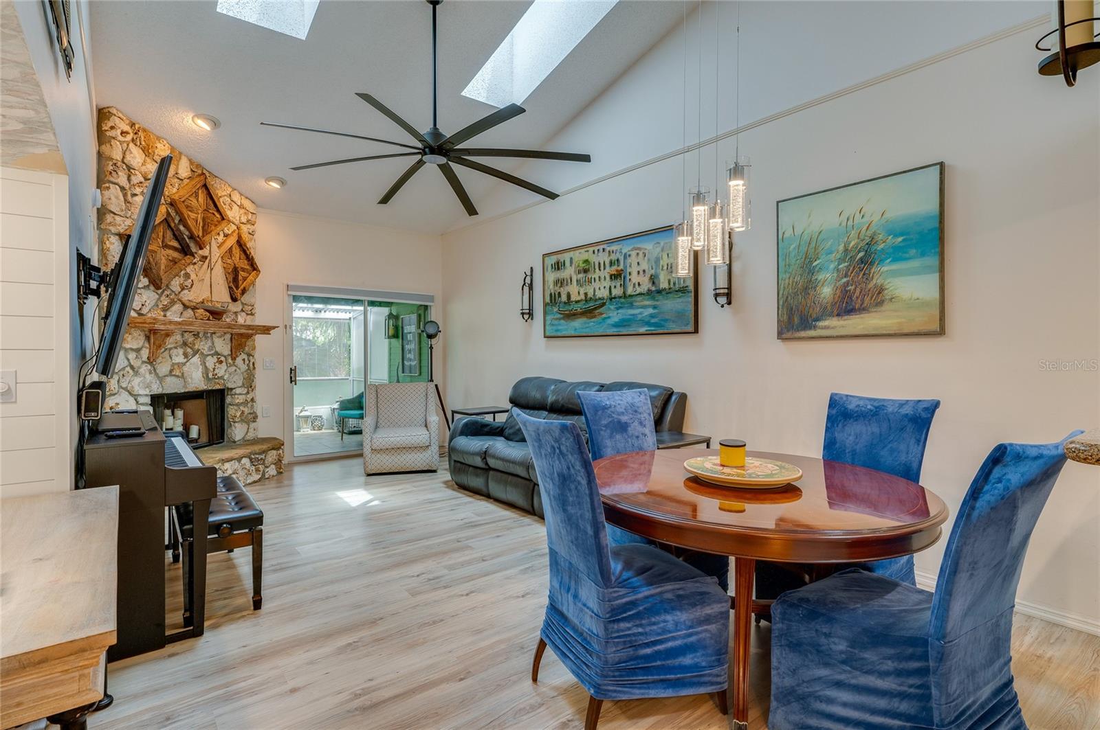 Image 14 of 40 For 955 Grayling Court B