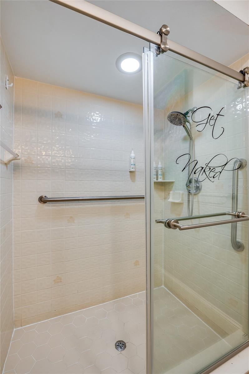 Image 26 of 40 For 955 Grayling Court B