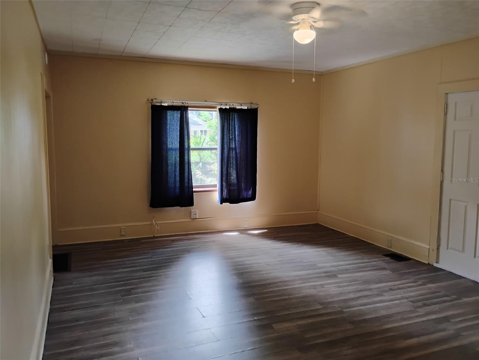 Image 11 of 24 For 615 Weber Avenue