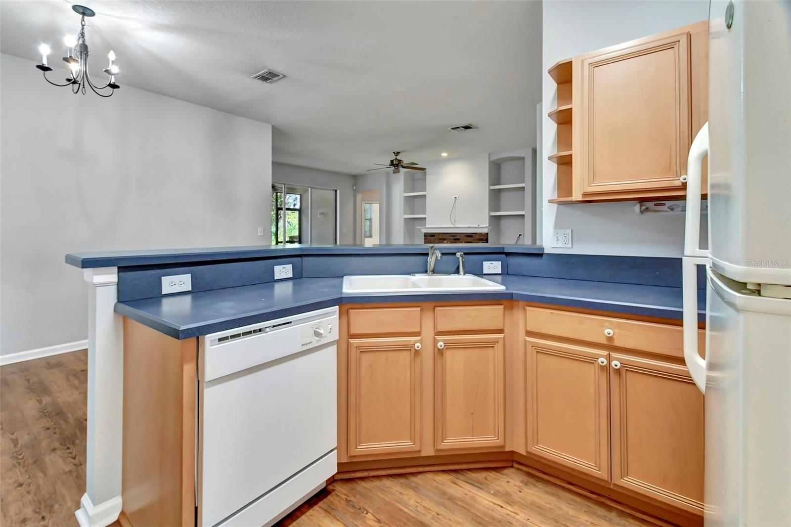 Image 13 of 47 For 107 Brookgreen Way