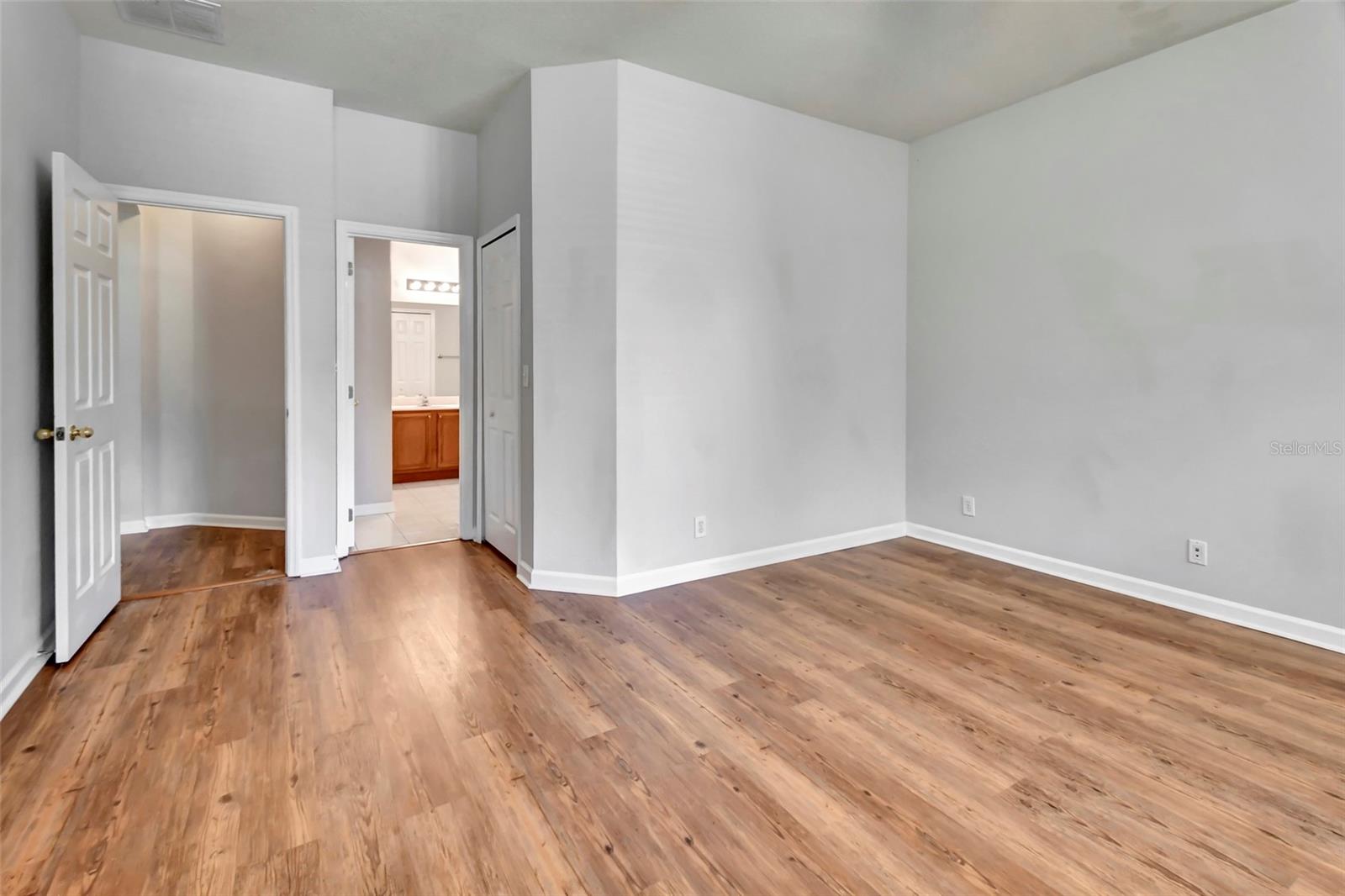 Image 16 of 47 For 107 Brookgreen Way