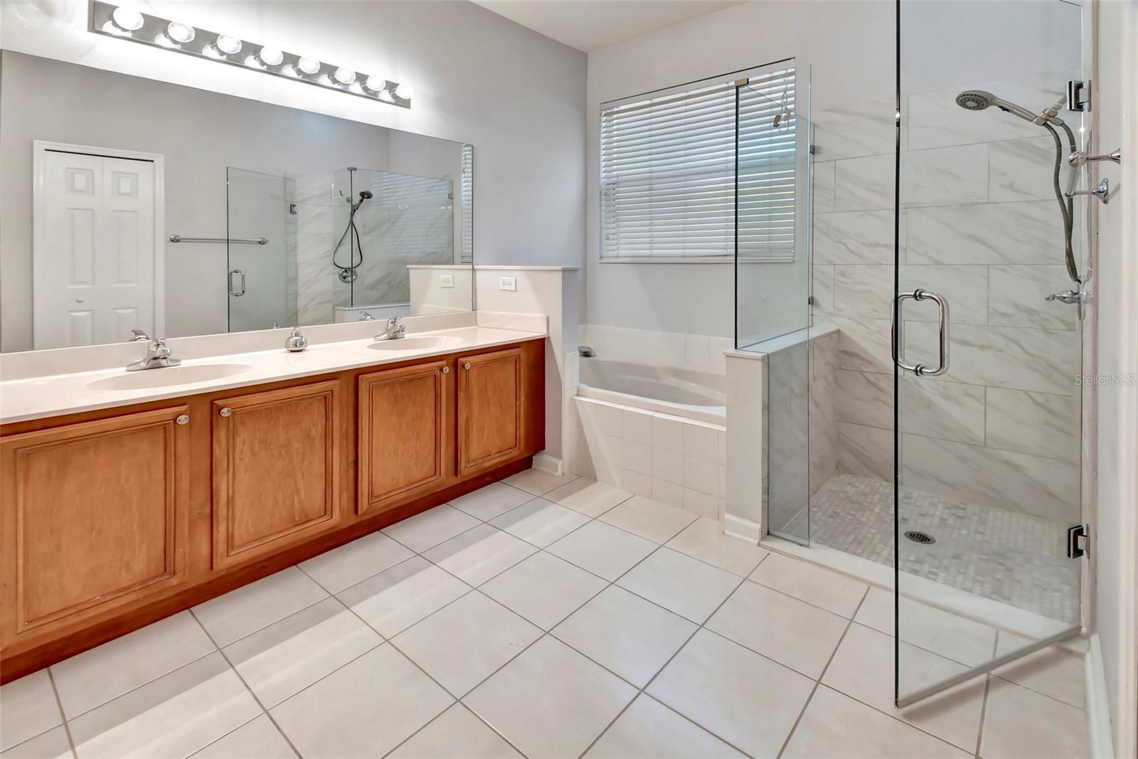 Image 18 of 47 For 107 Brookgreen Way