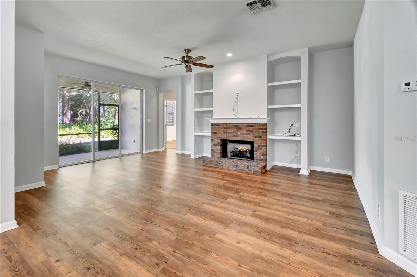 Image 3 of 47 For 107 Brookgreen Way