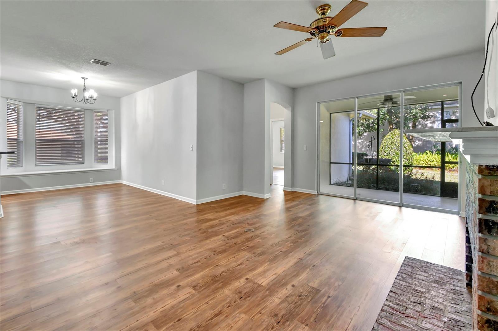 Image 5 of 47 For 107 Brookgreen Way