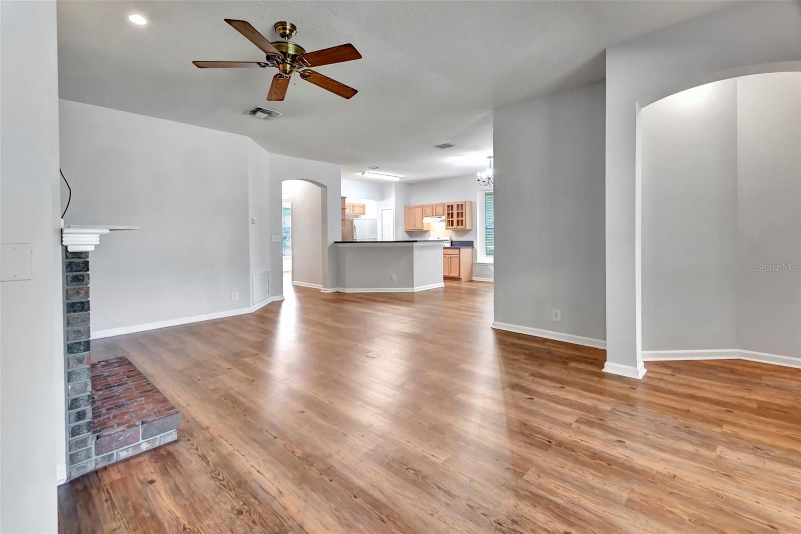 Image 6 of 47 For 107 Brookgreen Way