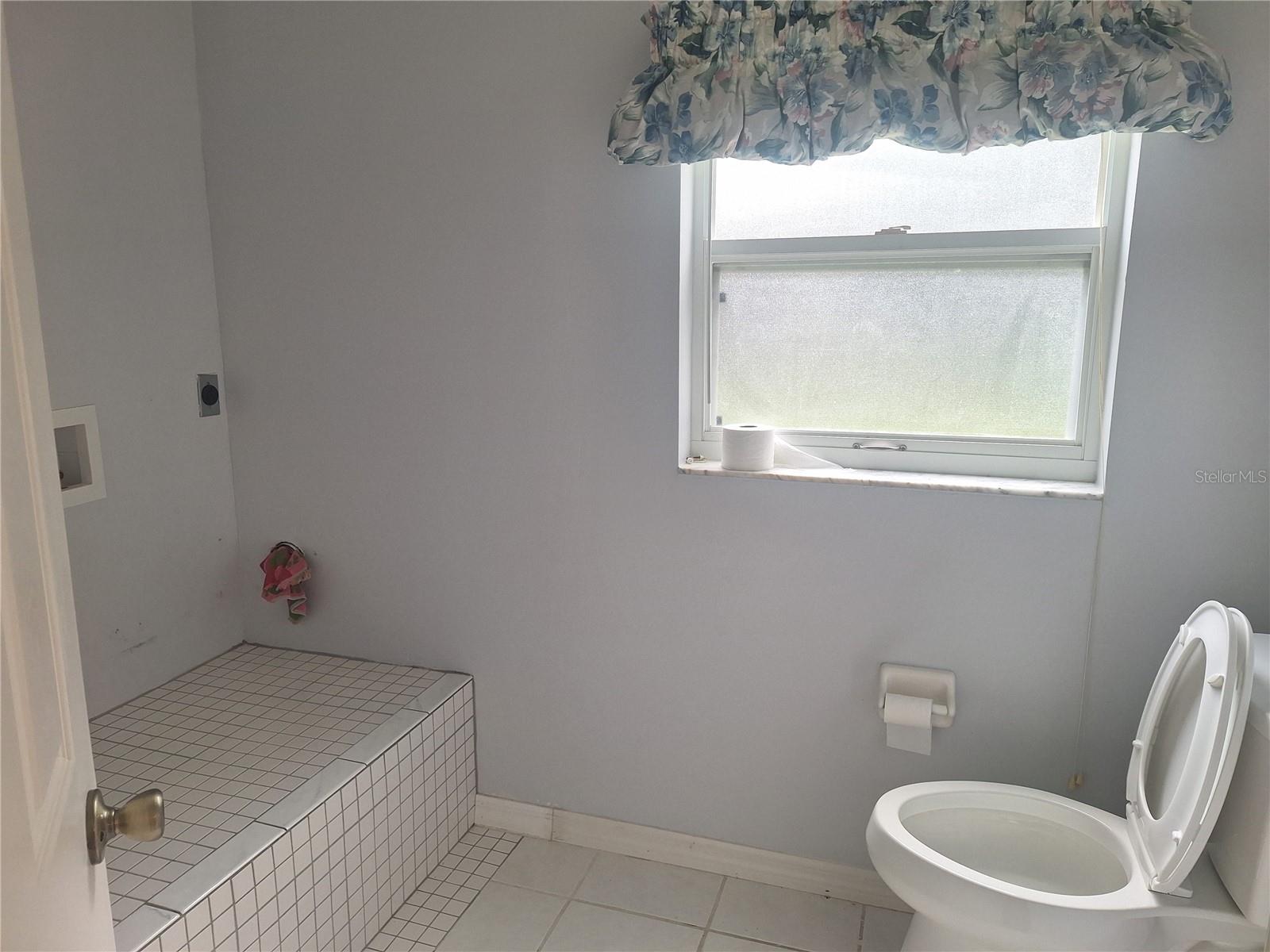 Image 8 of 14 For 2051 Sherwood Forest Drive