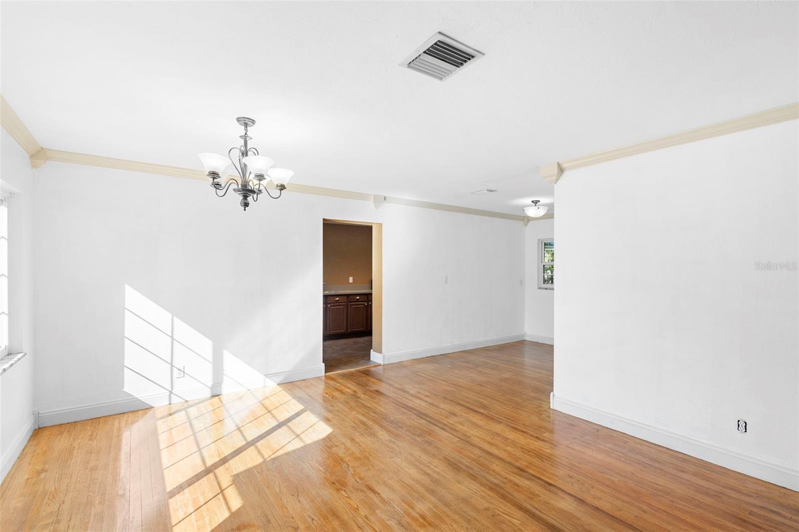 Image 4 of 36 For 611 Garfield Avenue