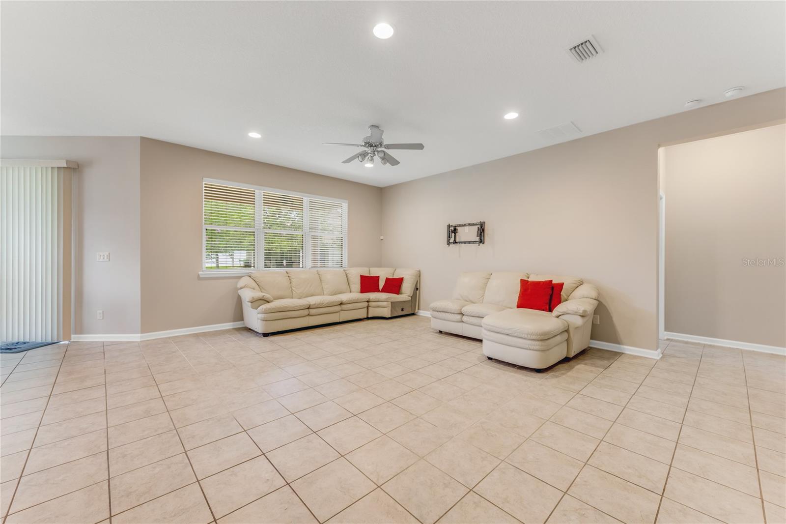 Image 13 of 39 For 32 Abacus Avenue