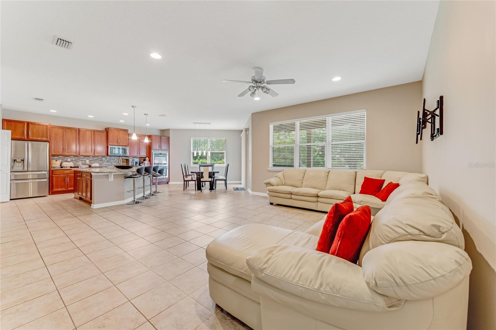 Image 7 of 39 For 32 Abacus Avenue