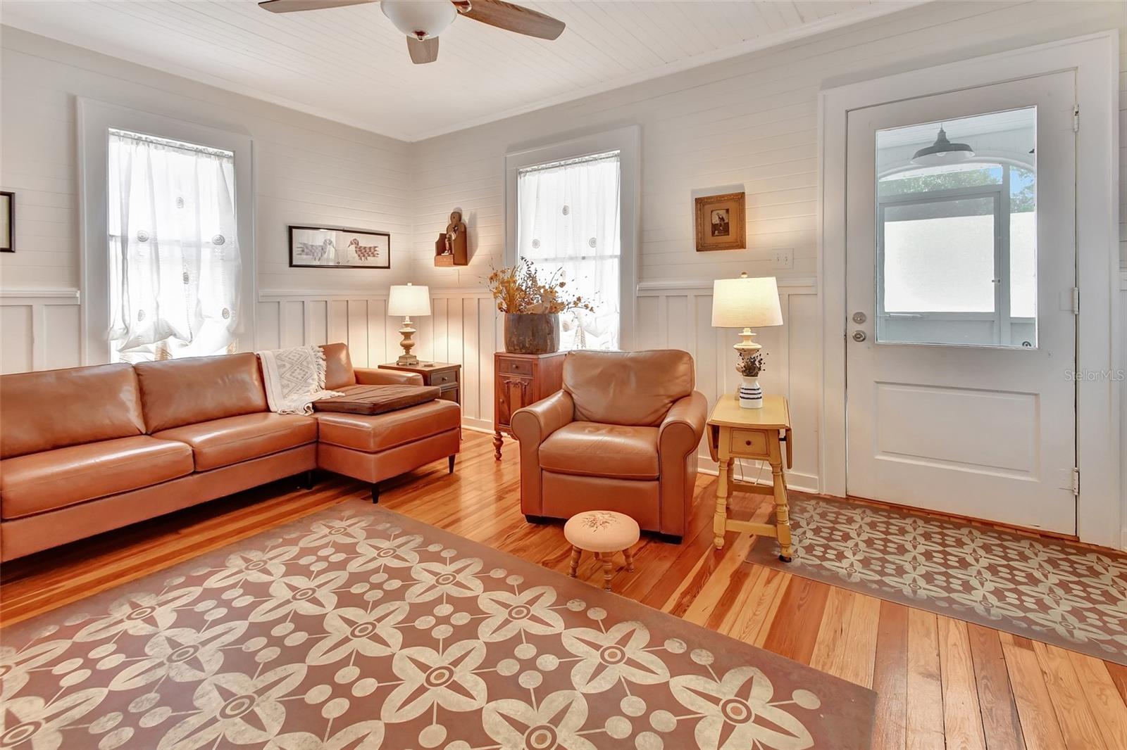 Image 11 of 49 For 1056 Stevens Street