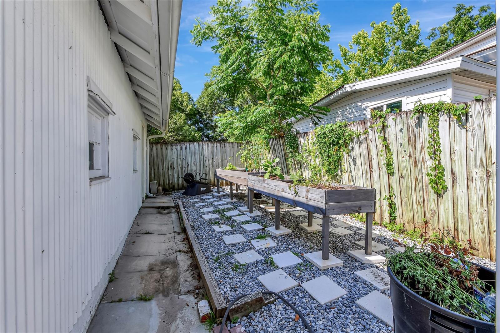 Image 33 of 49 For 1056 Stevens Street
