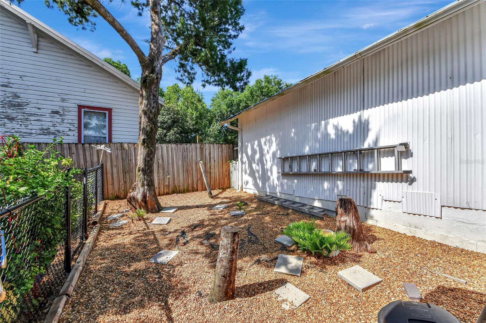 Image 34 of 49 For 1056 Stevens Street