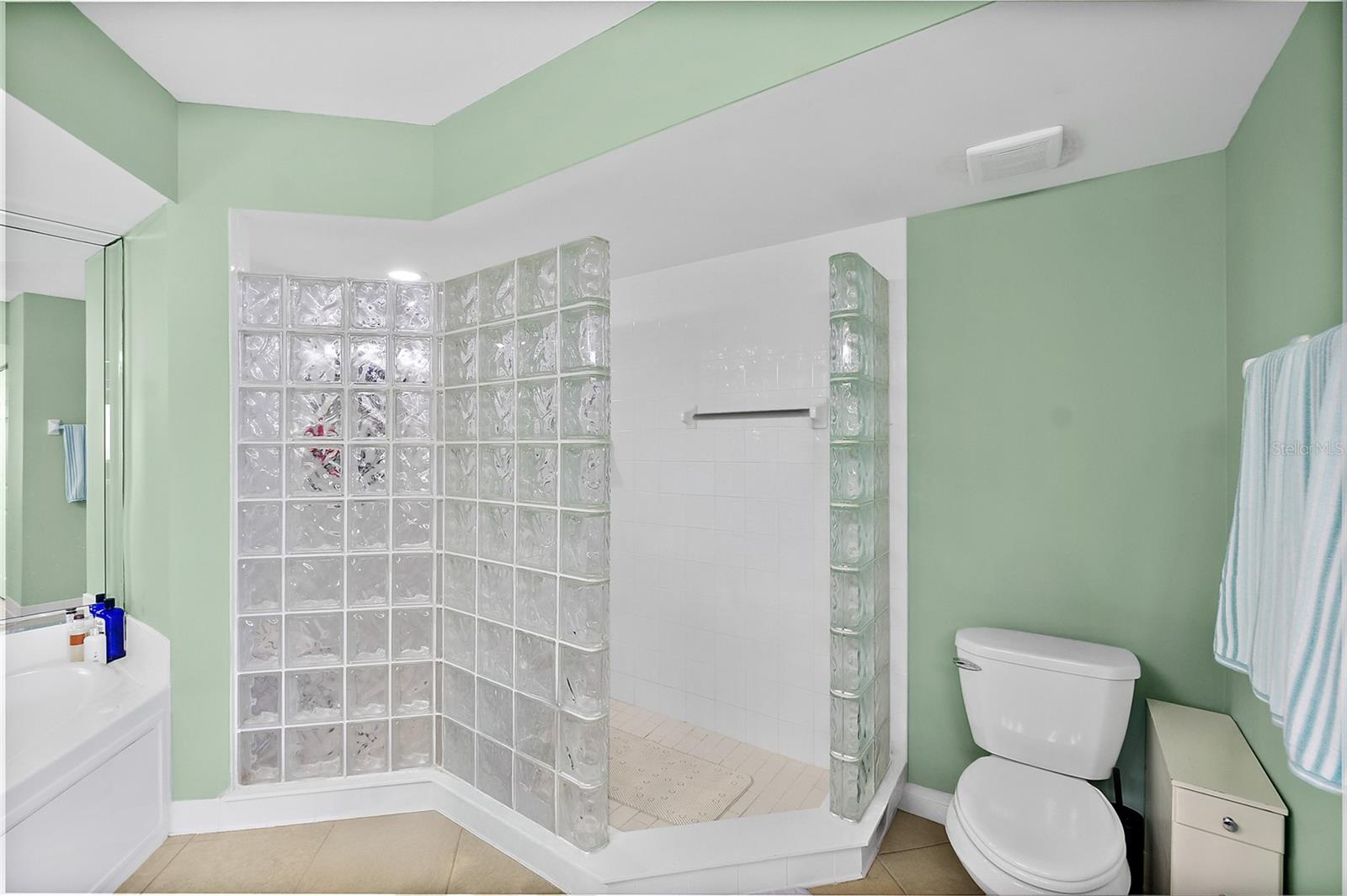 Image 27 of 65 For 3315 Atlantic Avenue 1605
