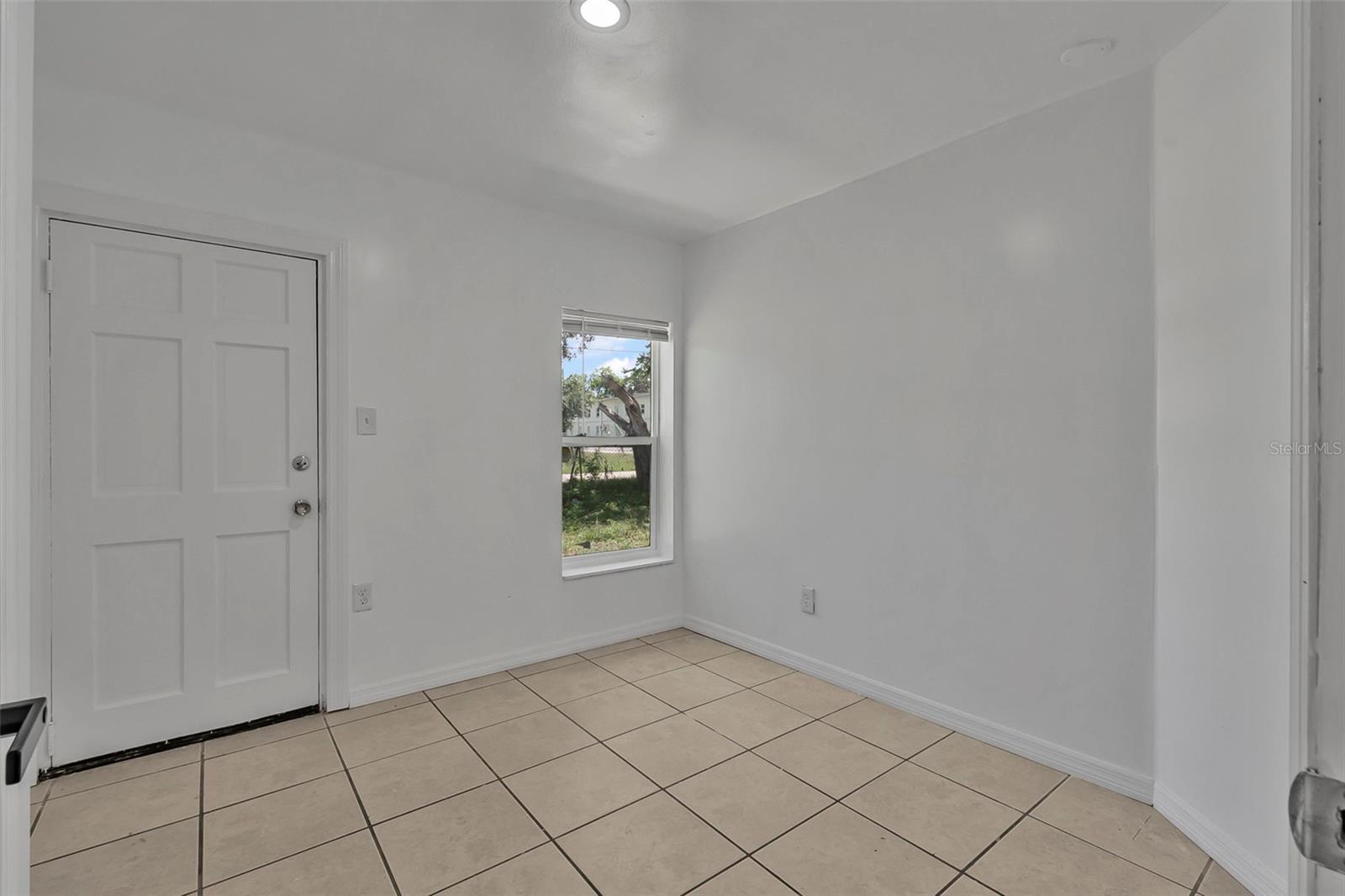 Image 18 of 37 For 1214 Flomich Street