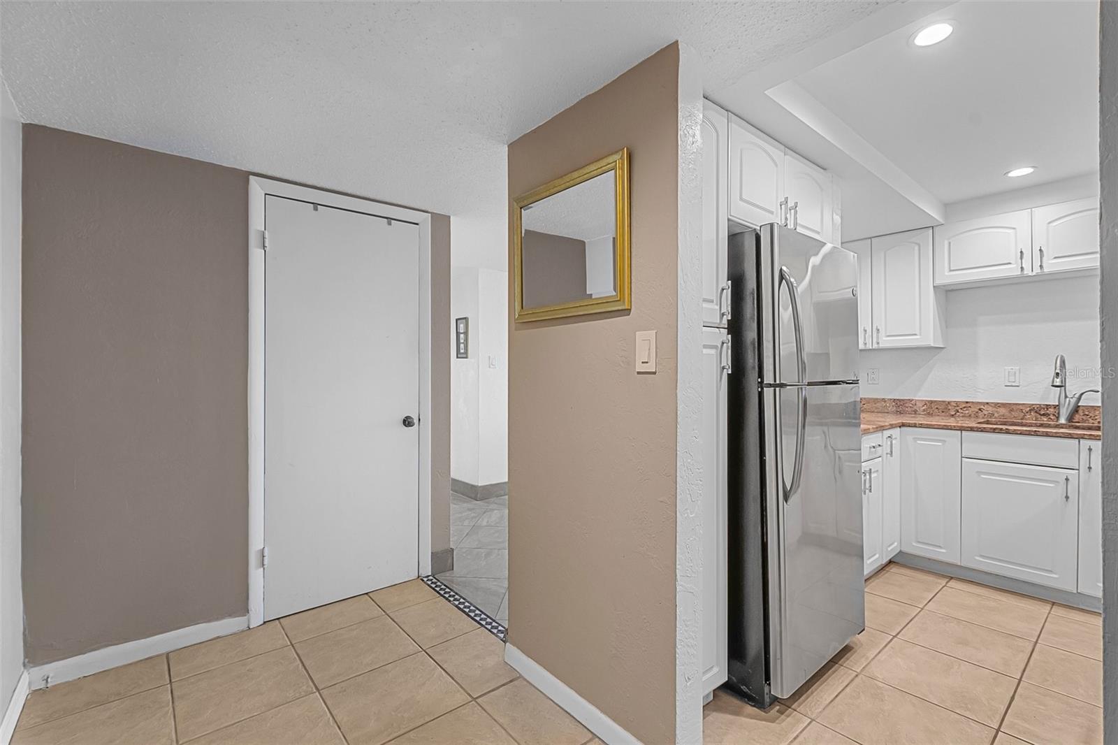 Image 12 of 47 For 3051 Atlantic Avenue 1003