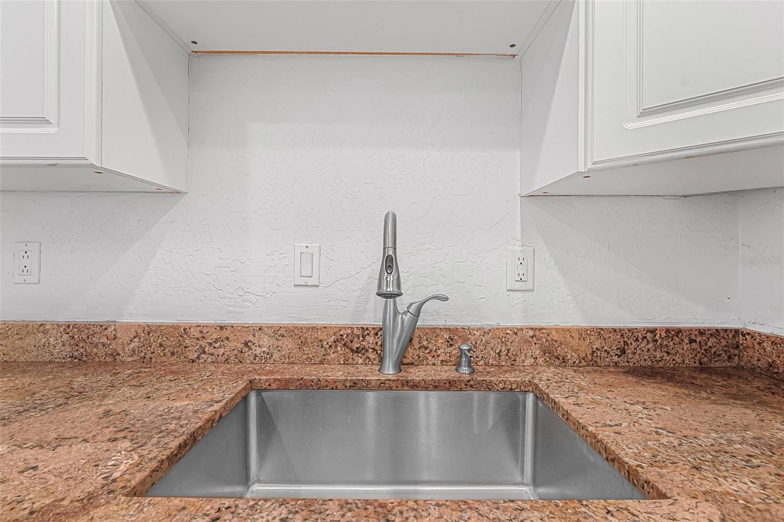 Image 16 of 47 For 3051 Atlantic Avenue 1003