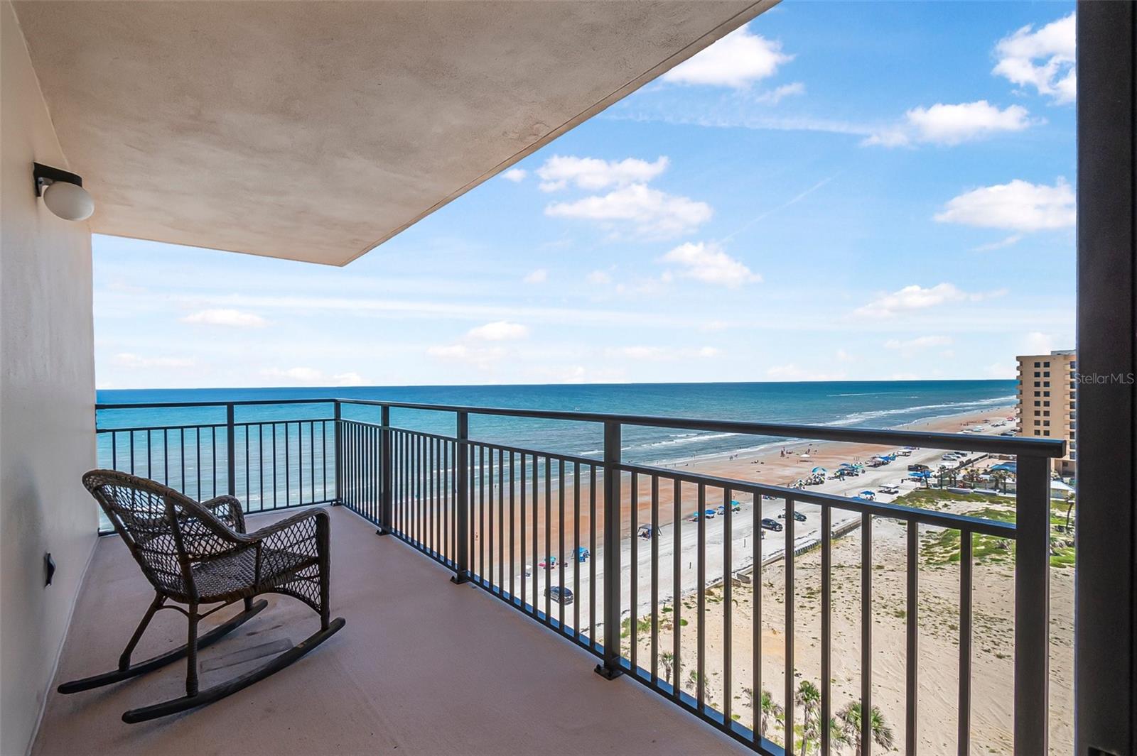 Image 6 of 47 For 3051 Atlantic Avenue 1003