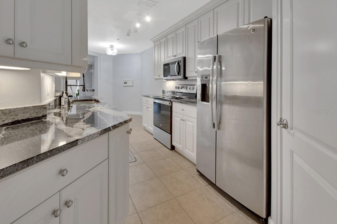 Image 11 of 51 For 424 Luna Bella Lane 330