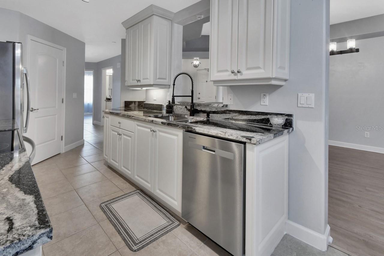 Image 13 of 51 For 424 Luna Bella Lane 330