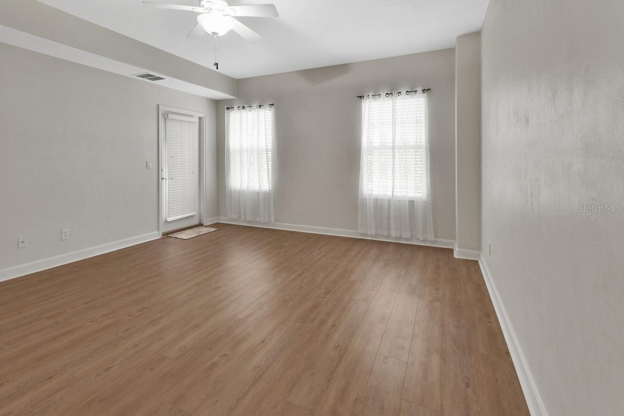 Image 19 of 51 For 424 Luna Bella Lane 330