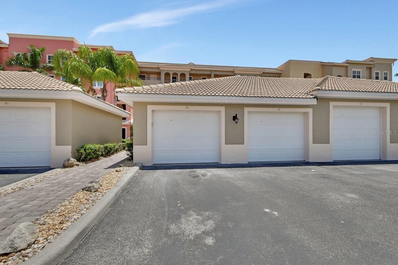 Image 46 of 51 For 424 Luna Bella Lane 330