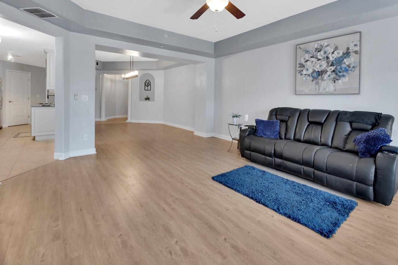 Image 9 of 51 For 424 Luna Bella Lane 330