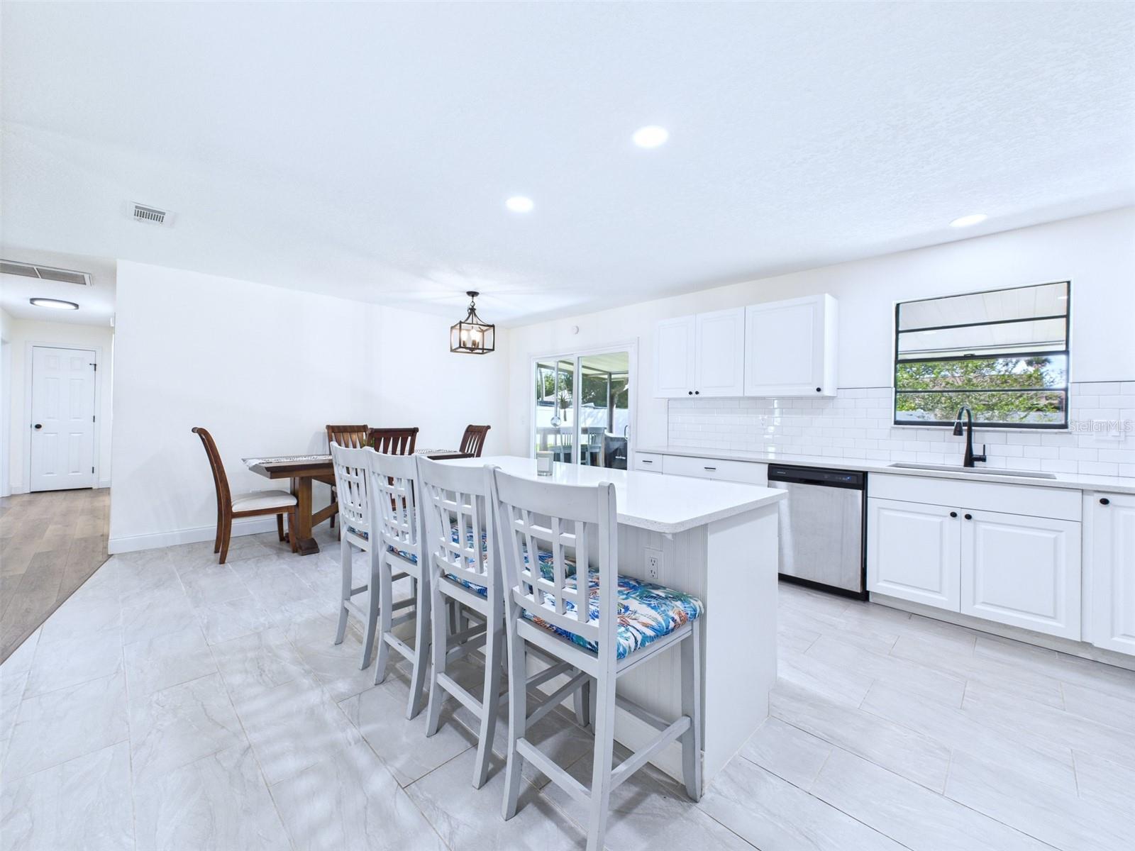Image 10 of 22 For 2526 Victory Palm Drive