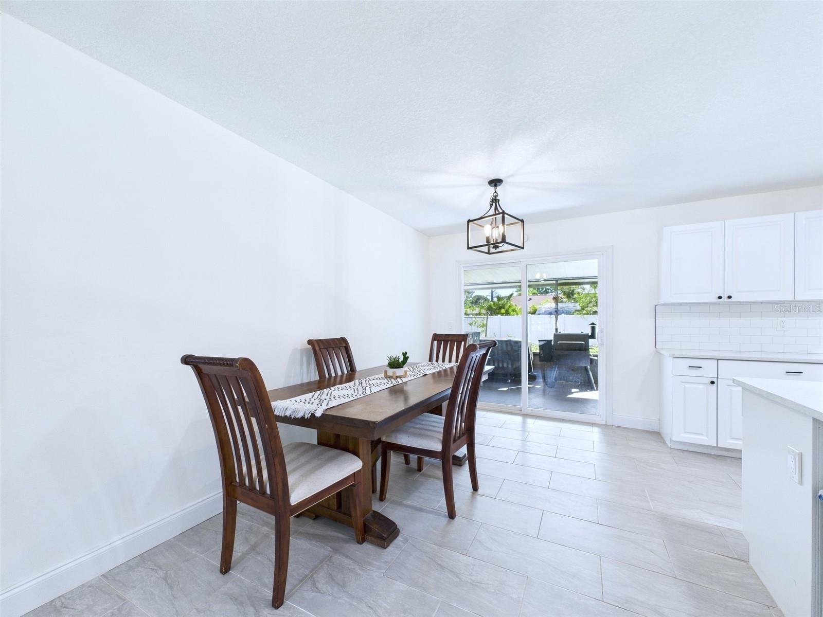 Image 11 of 22 For 2526 Victory Palm Drive