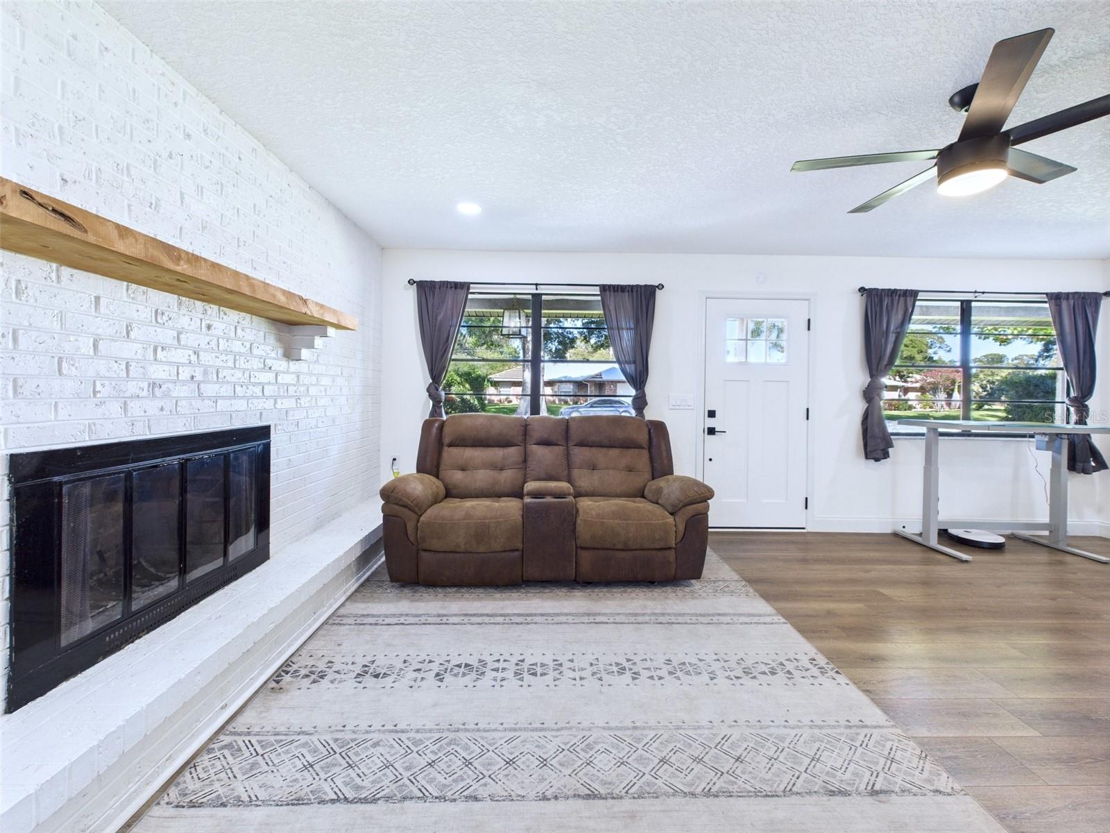 Image 5 of 22 For 2526 Victory Palm Drive