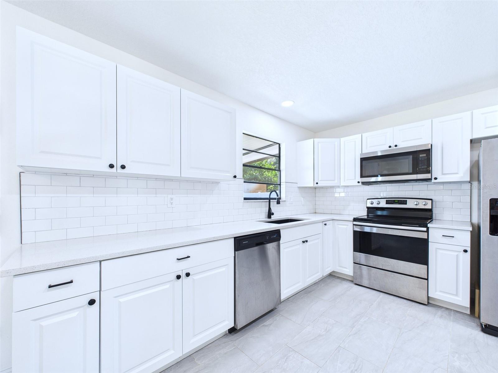 Image 8 of 22 For 2526 Victory Palm Drive