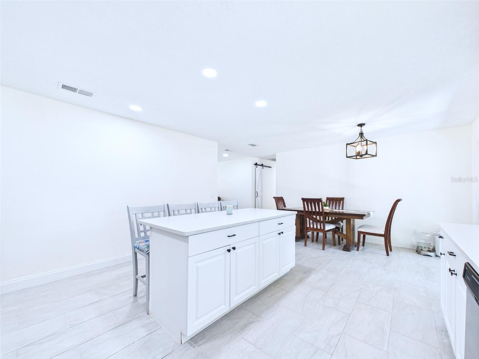Image 9 of 22 For 2526 Victory Palm Drive