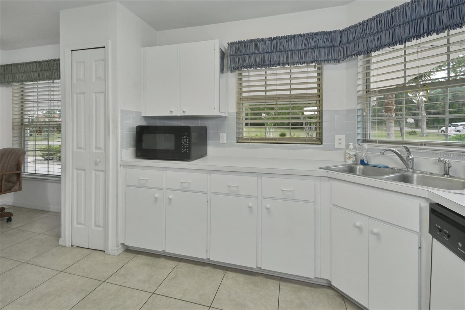 Image 13 of 51 For 25305 Mardon Circle