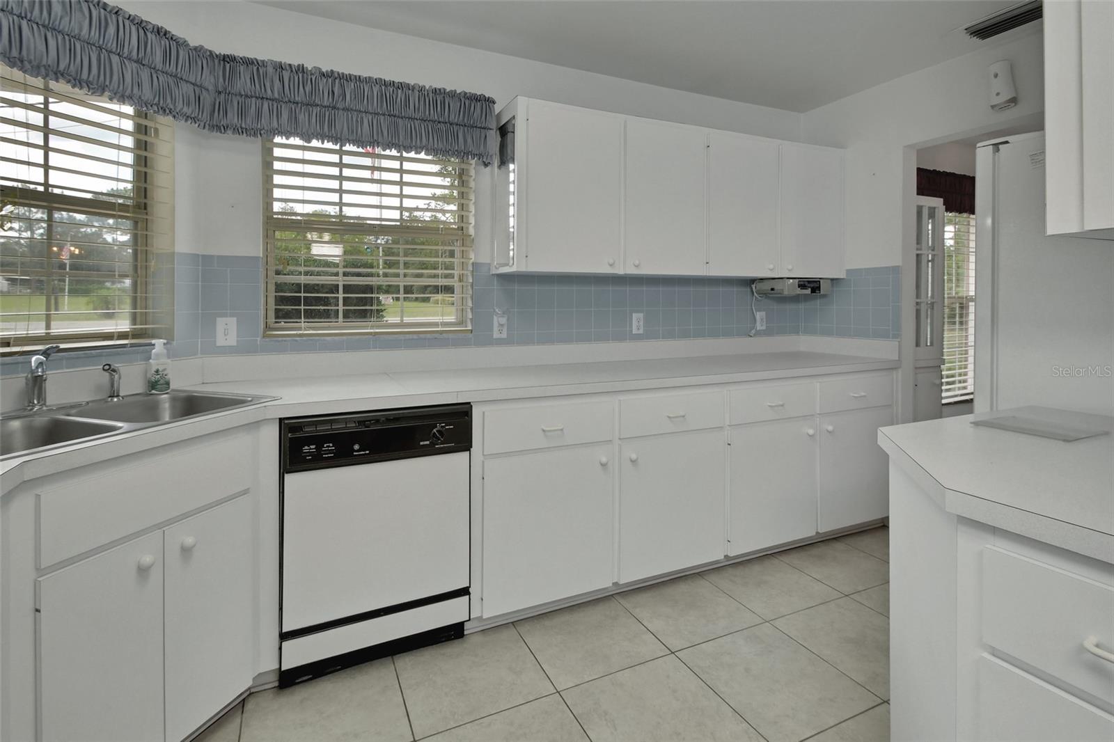 Image 14 of 51 For 25305 Mardon Circle