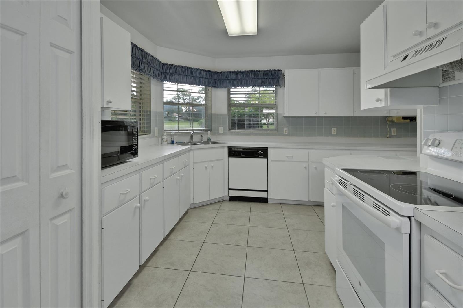 Image 16 of 51 For 25305 Mardon Circle