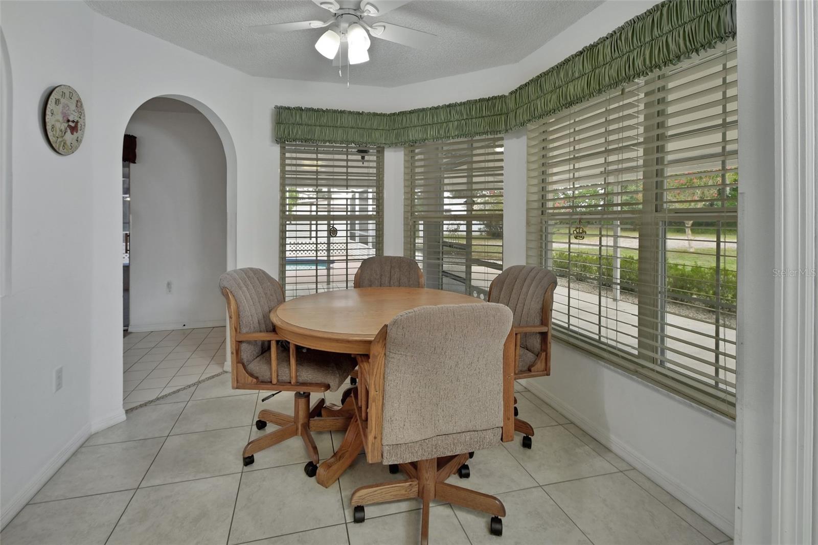 Image 17 of 51 For 25305 Mardon Circle