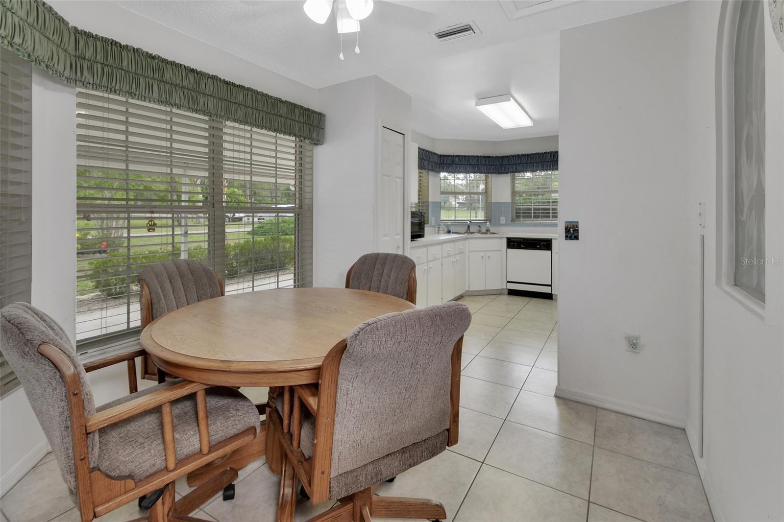 Image 18 of 51 For 25305 Mardon Circle