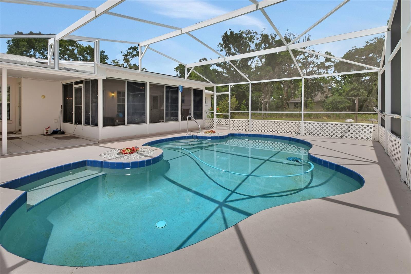 Image 37 of 51 For 25305 Mardon Circle