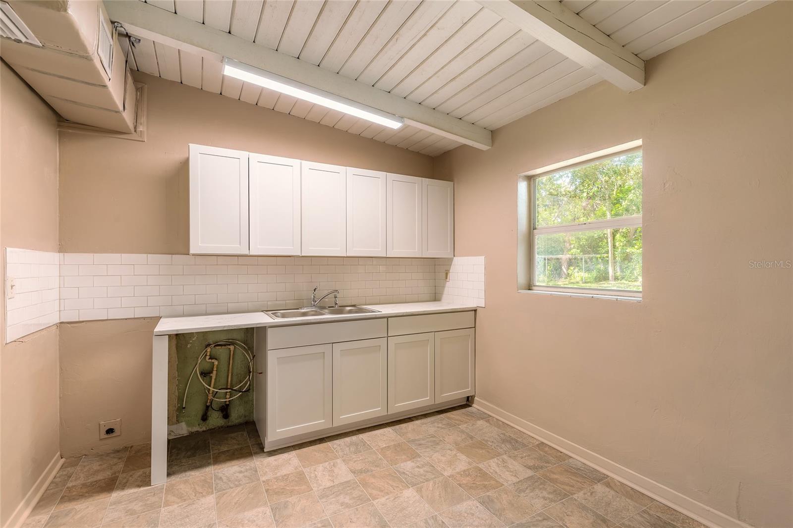 Image 8 of 17 For 442 Dorothy Avenue