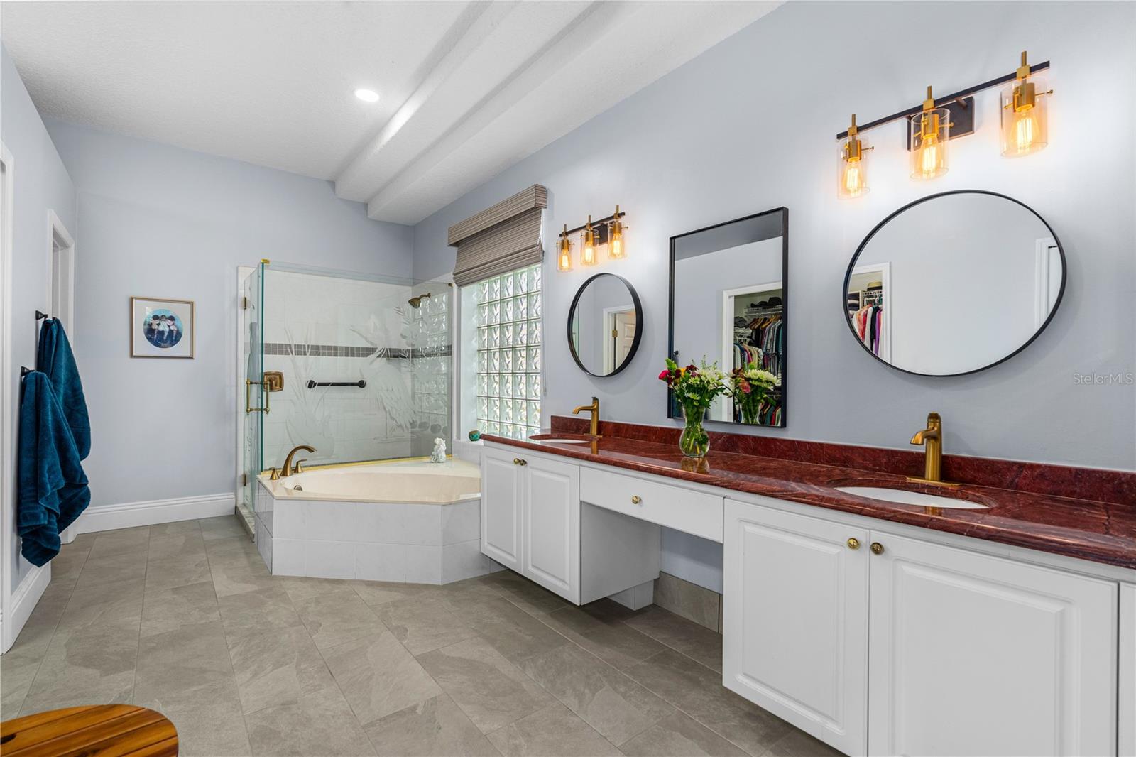 Image 23 of 52 For 801 Arbor Glen Court