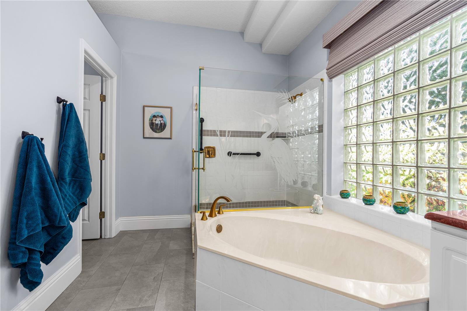 Image 24 of 52 For 801 Arbor Glen Court