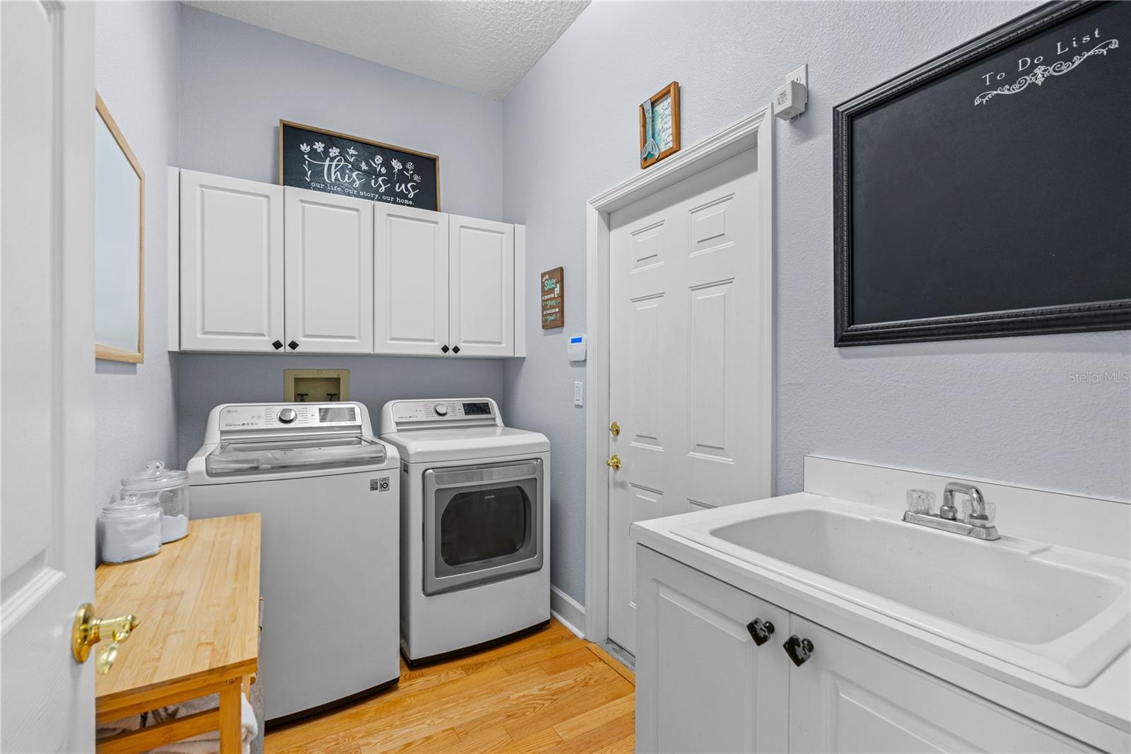Image 33 of 52 For 801 Arbor Glen Court