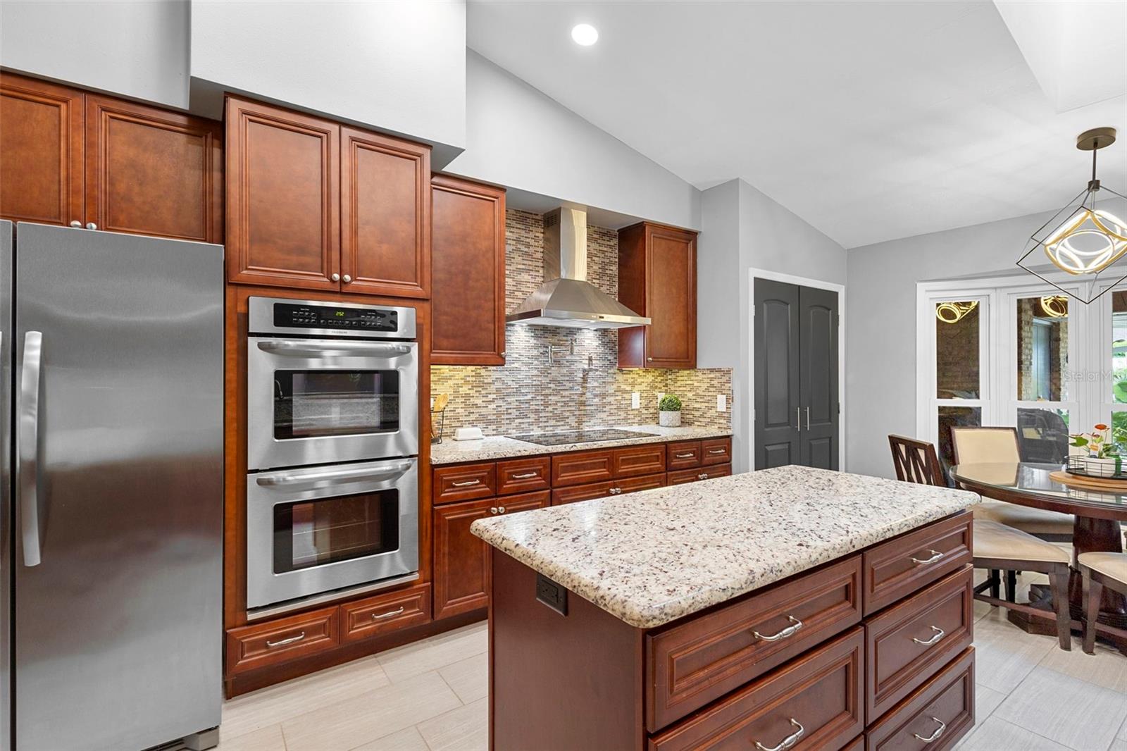 Image 15 of 39 For 202 Yorkville Place