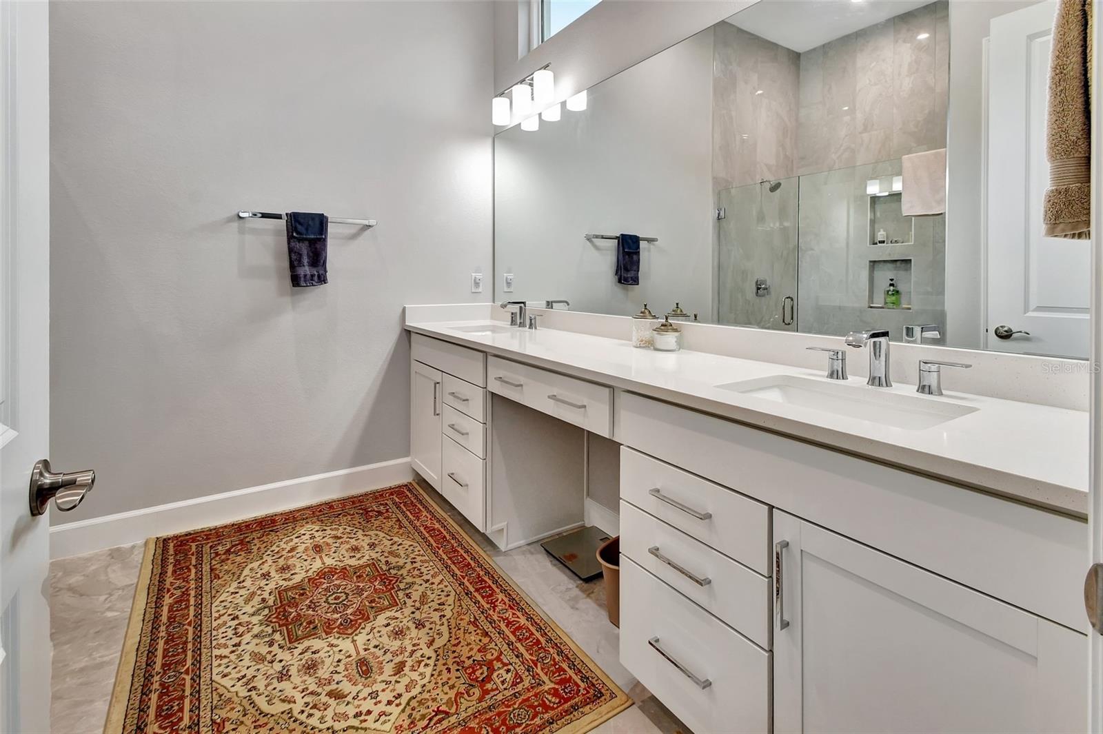 Image 19 of 43 For 843 Liliana Drive