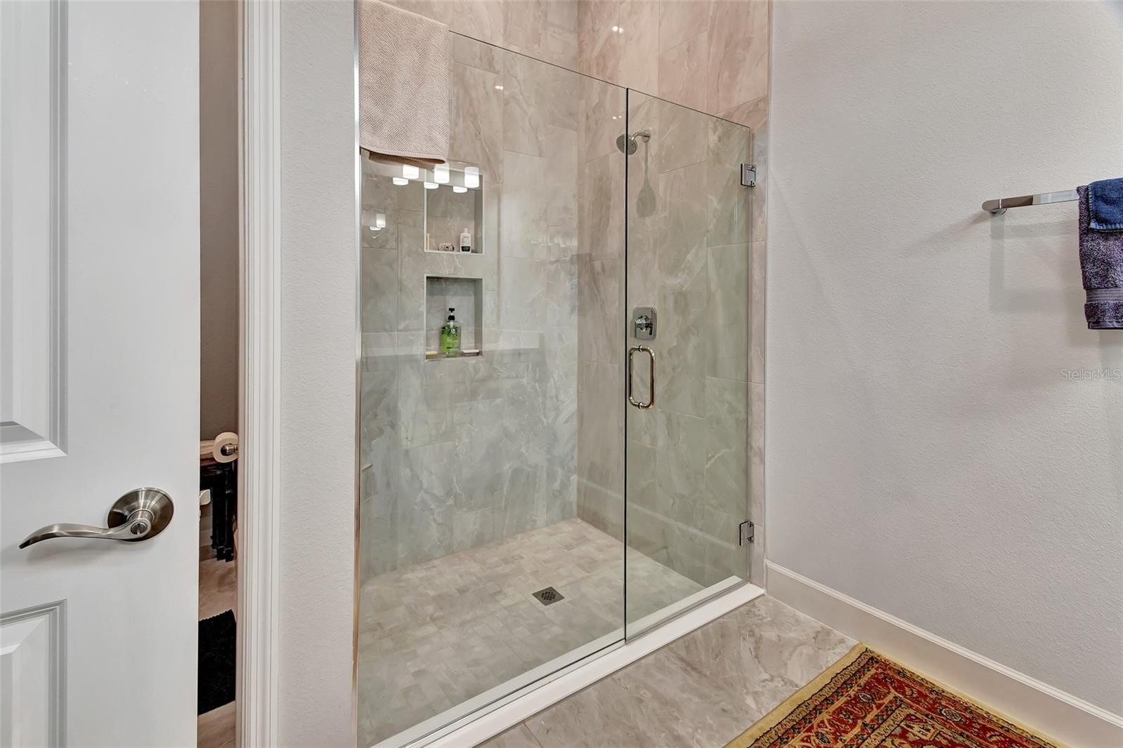 Image 20 of 43 For 843 Liliana Drive