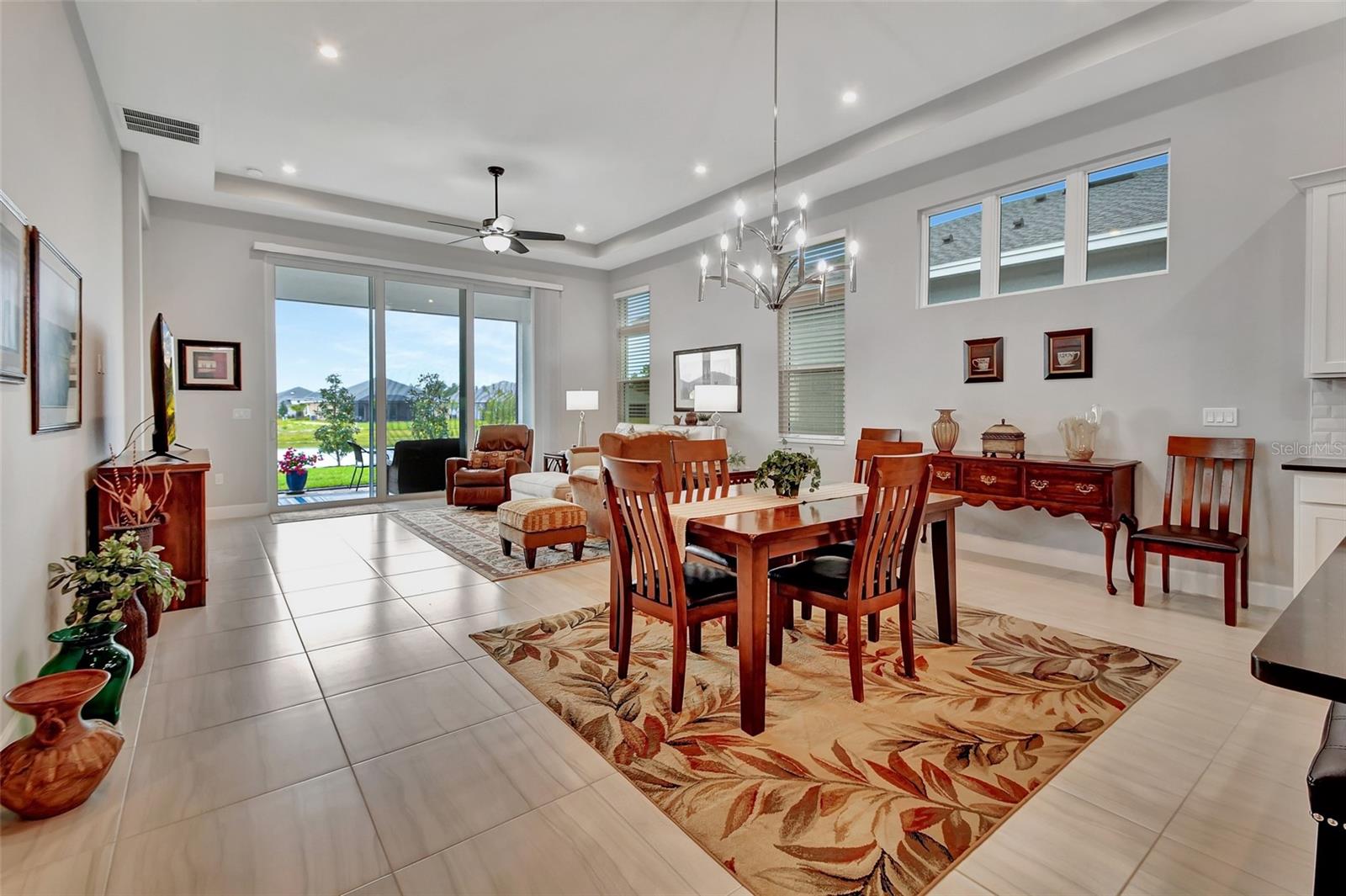 Image 5 of 43 For 843 Liliana Drive