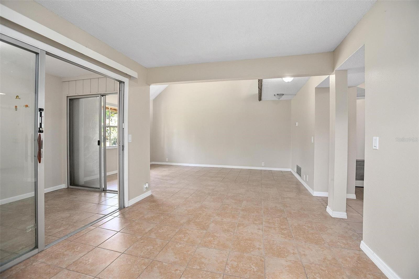 Image 14 of 47 For 550 Windmeadows Street 550