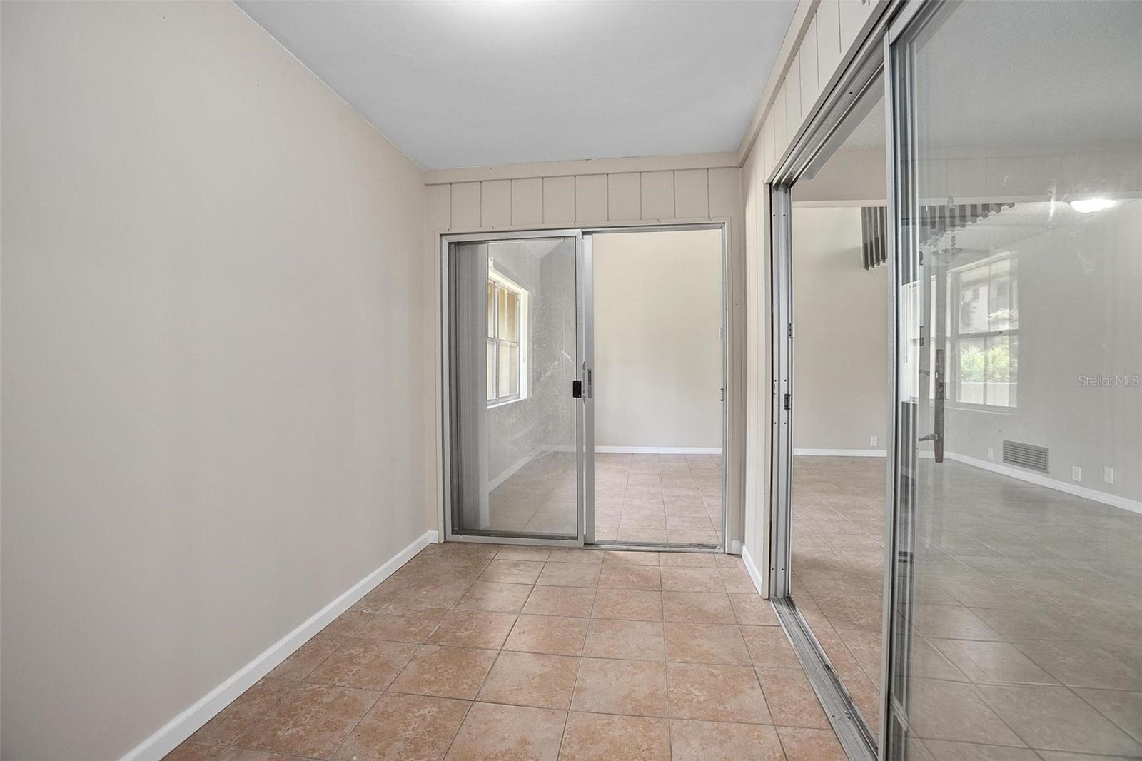 Image 16 of 47 For 550 Windmeadows Street 550