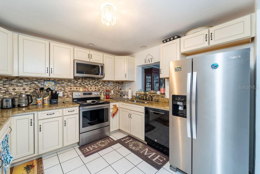 Image 11 of 33 For 942 Wilmington Drive