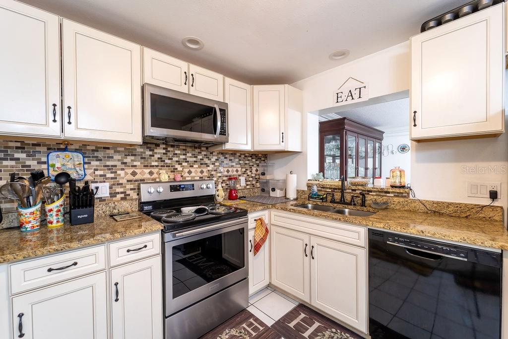 Image 12 of 33 For 942 Wilmington Drive