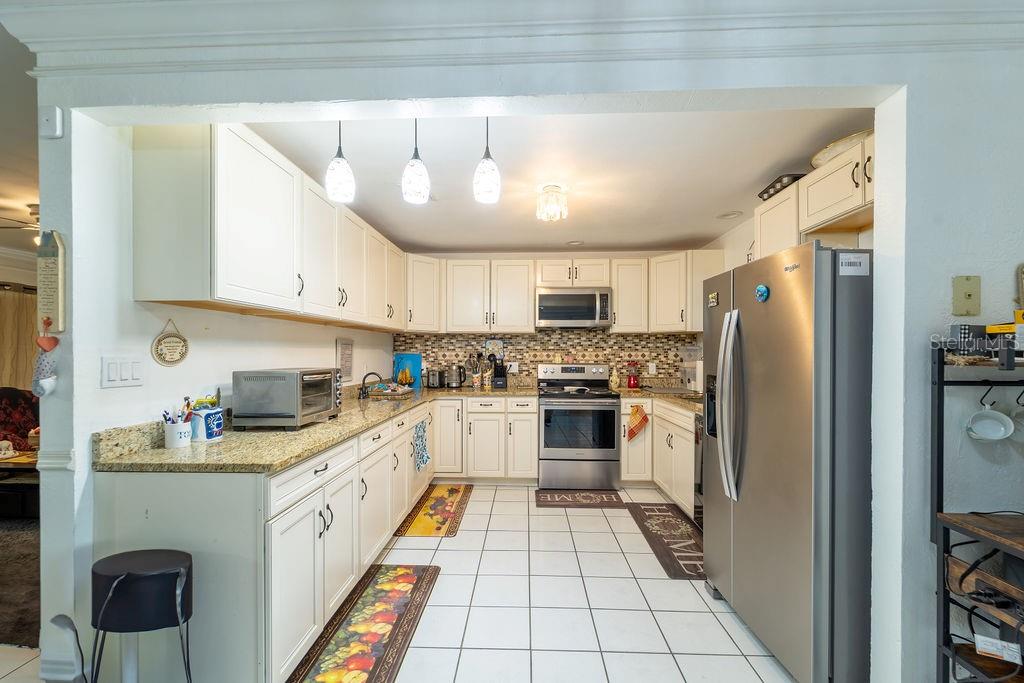 Image 14 of 33 For 942 Wilmington Drive